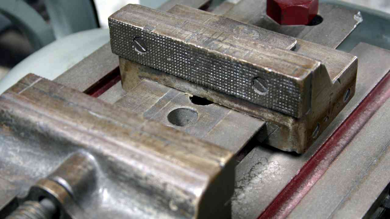 How to mount a drill press vise