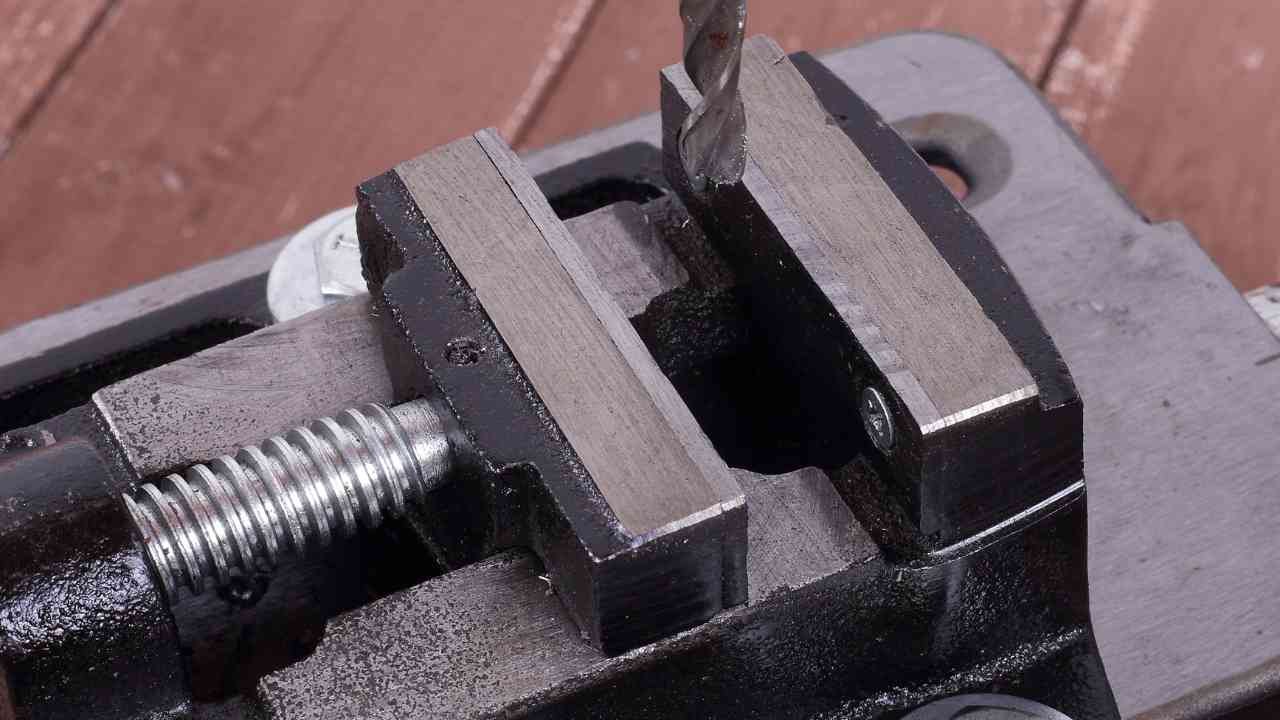 how to center a drill press vise