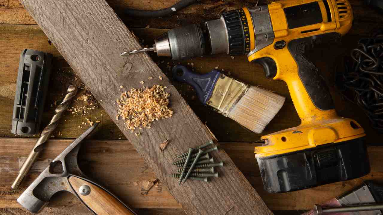 How to make a drill press with a hand drill